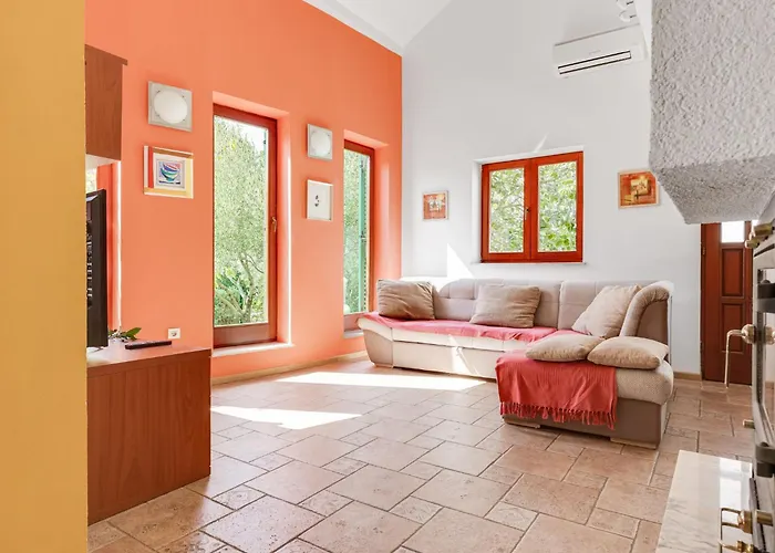 Yellow House By Interhome * Zadar