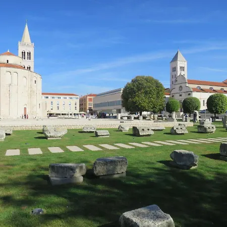 Vila Yellow House By Interhome *