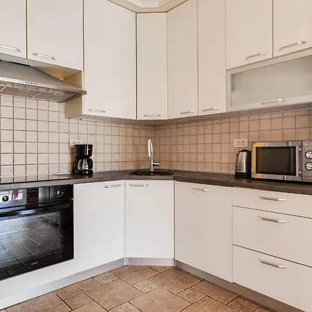 别墅 Yellow House By Interhome *