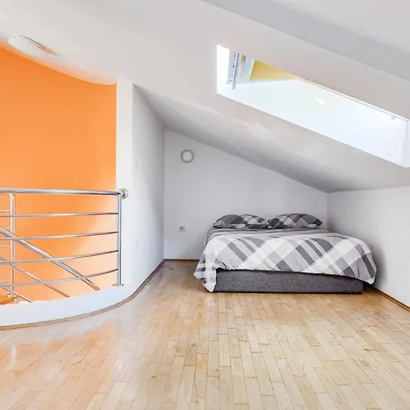 别墅 Yellow House By Interhome *