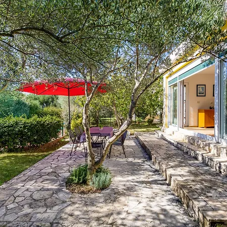 Yellow House By Interhome 扎达尔