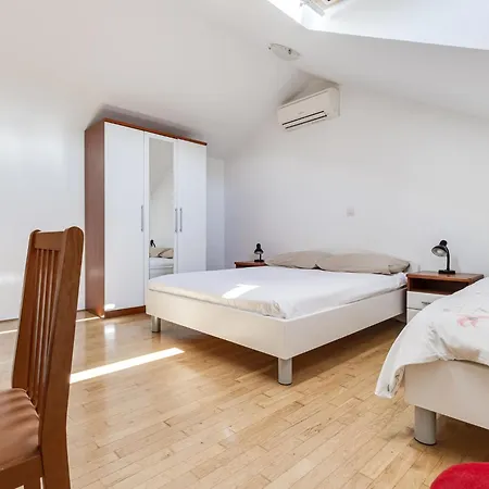 Yellow House By Interhome 别墅