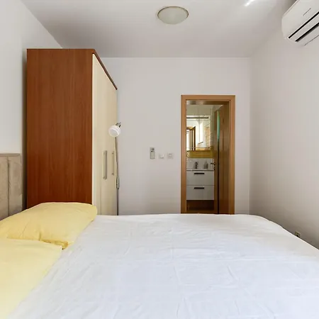 别墅 Yellow House By Interhome