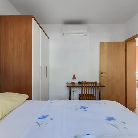 Yellow House By Interhome * 扎达尔