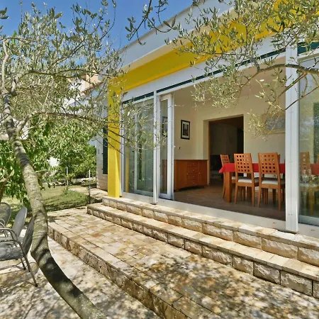 Yellow House By Interhome Vila