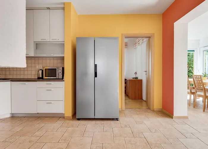 Yellow House By Interhome فيلة زادار