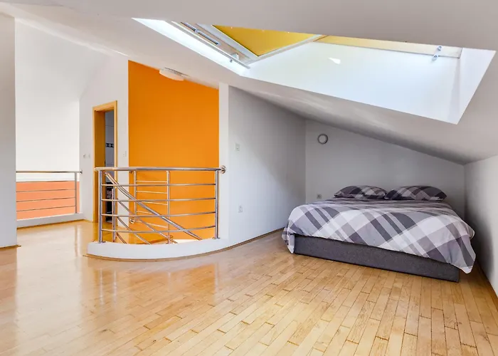 Yellow House By Interhome فيلة زادار