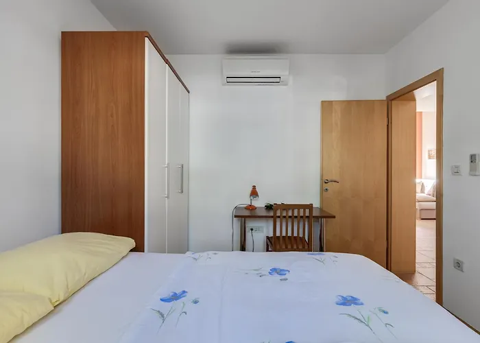 Yellow House By Interhome * زادار