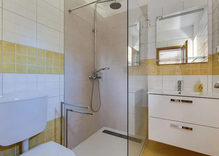 Yellow House By Interhome فيلة *