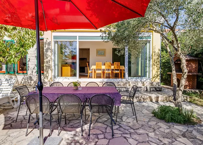 Yellow House By Interhome فيلة