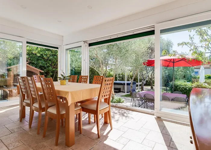 Yellow House By Interhome فيلة *