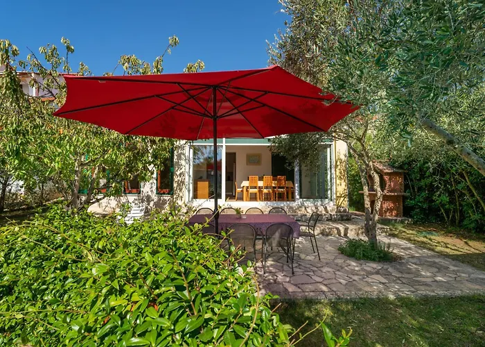 فيلة Yellow House By Interhome