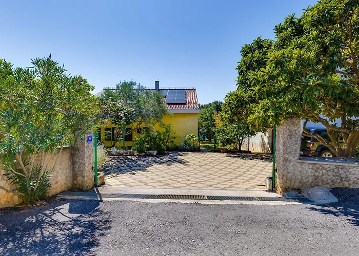 Yellow House By Interhome زادار